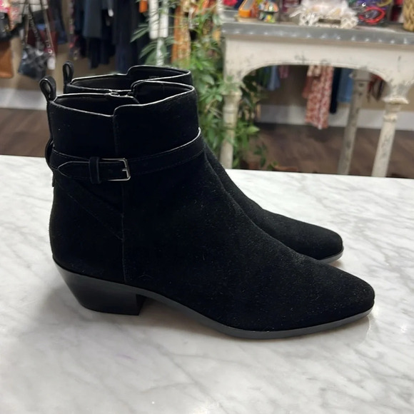 Banana Republic Black Suede size 9M - Picture 3 of 10